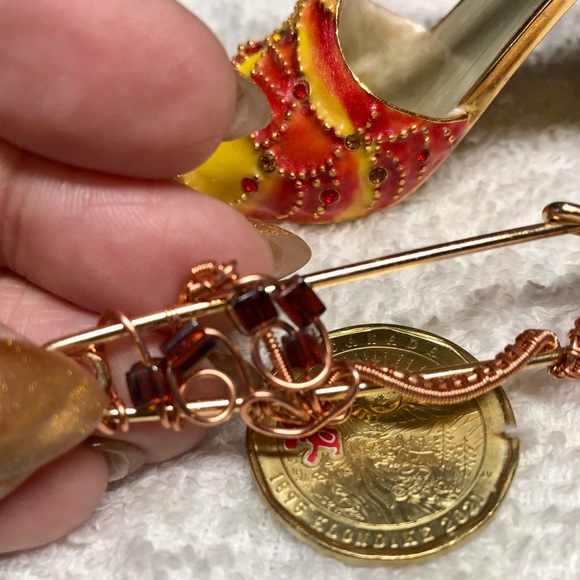 Gorgeous kilt pin brooch with beads and stone -artisan made - Picture 7 of 10